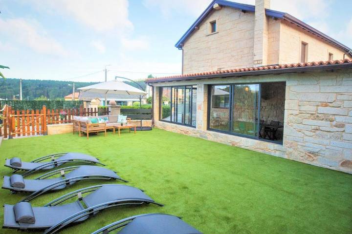 Apartamento para 8 personas, con Balcón y Terraza además de Jardín y Vistas en Vimianzo