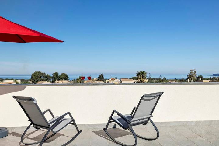 Casa vacanza per 6 persone, con panorama e giardino, adatto a famiglie con bambini a San Vito Lo Capo