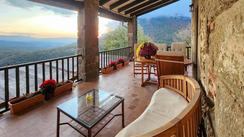 Gîte pour 6 personnes, avec Balcon et Terrasse ainsi que Jardin et Sauna à Rupit i Pruit