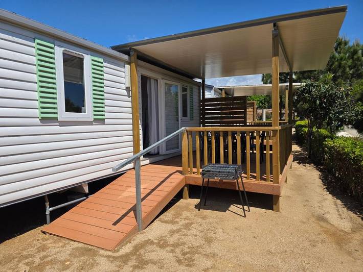 Ferienhaus für 2 Personen, mit Terrasse und Garten sowie Kinderpool und Pool