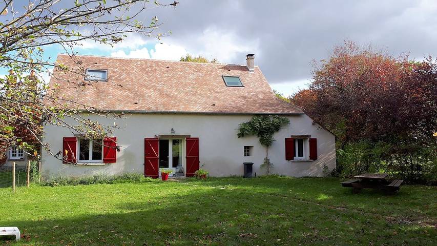 Gîte pour 6 personnes, avec terrasse et jardin à Donnery