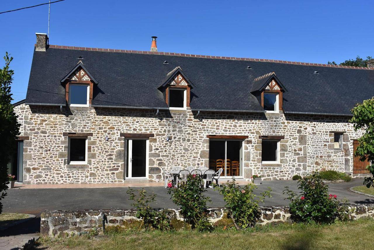 Gîte La Mancellière - Maison familiale 12-15 pers, grand jardin, jeux & pétanque - Pleine nature in Ambrières-les-Vallées, Parc naturel régional Normandie-Maine