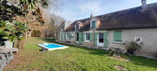 Gîte pour 7 personnes, avec jardin ainsi que terrasse et piscine dans Lye