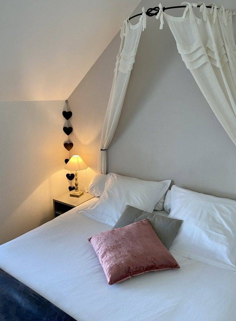 Le Relais de la Hardiesse - Chambre Romantique in Courtils, Baie du Mont-Saint-Michel