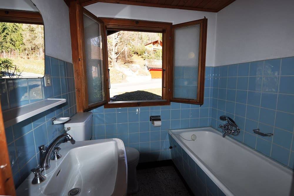 Le chalet est situé à 150m du départ de la télécabine de Barboleuse, reliant le domaine skiable de V in Gryon, Alpes Vaudoises