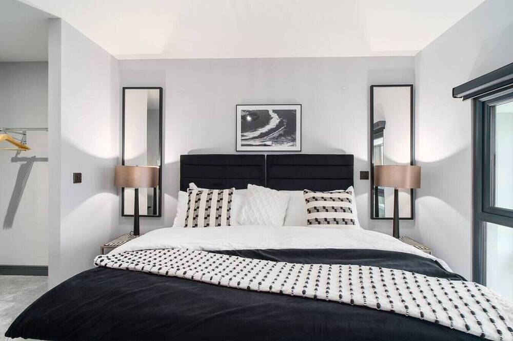 Ganze Wohnung, Luxury 2 Bed Duplex Apt w/Balcony, Gym & Parking in Penarth, Cardiff