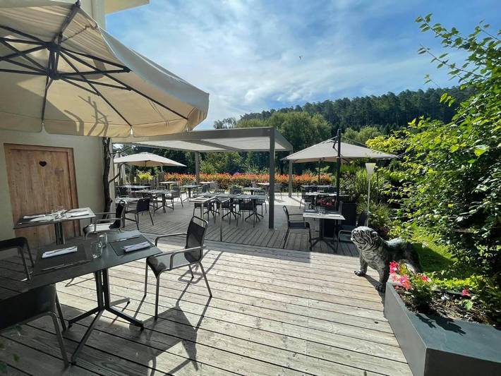 Hôtel pour 2 personnes, avec Terrasse ainsi que Jardin et Piscine