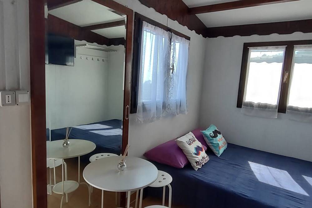 Bungalow Sixdays 3 with outdoor hot tub. in San Giacomo (Camporosso), Camporosso