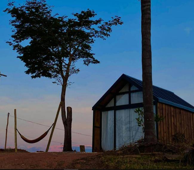 Camping para 4 pessoas, com terraço e vista e ainda jardim, com animais de estimação em São Tomé das Letras