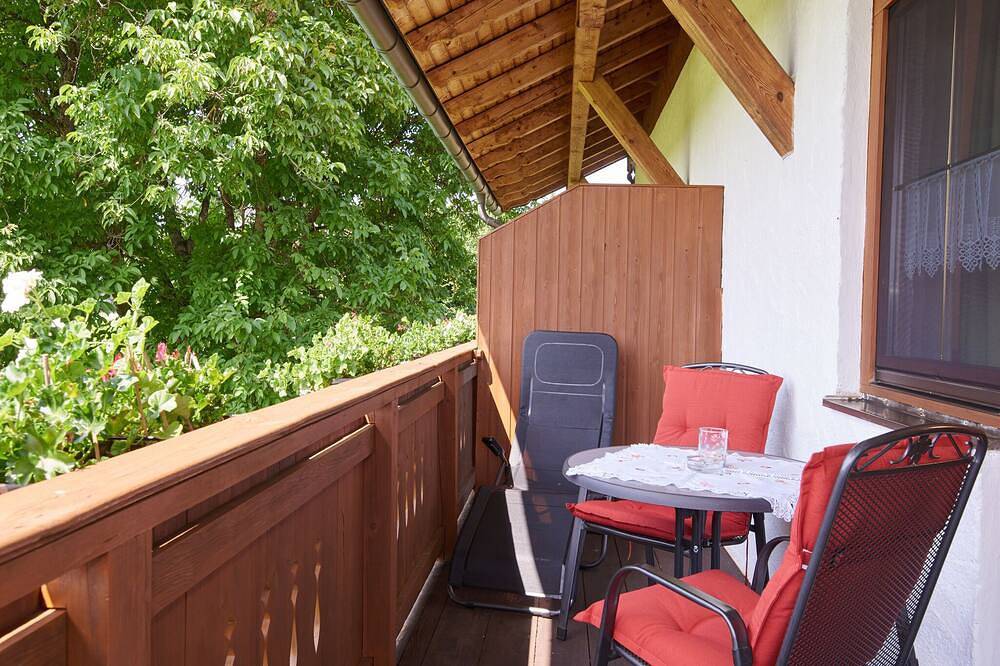Ganze Wohnung, Appartement Apfelblüte, 31 qm, 1. Obergschoss, kombinierter Wohn-Schlafraum in Höslwang, Chiemsee