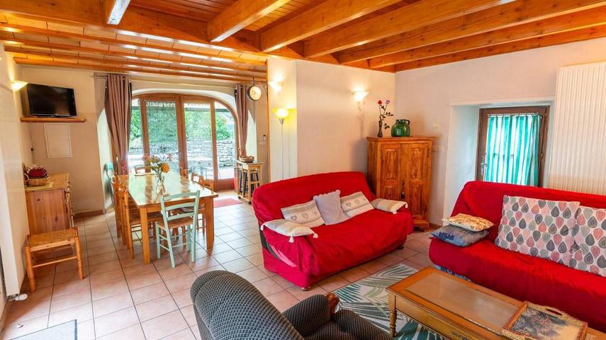 Location de vacances pour 7 personnes, avec Terrasse et Jardin dans Brenoux