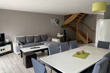 Gîte pour 8 personnes, avec jardin ainsi que jacuzzi et terrasse, animaux acceptés dans Parc Bagatelle
