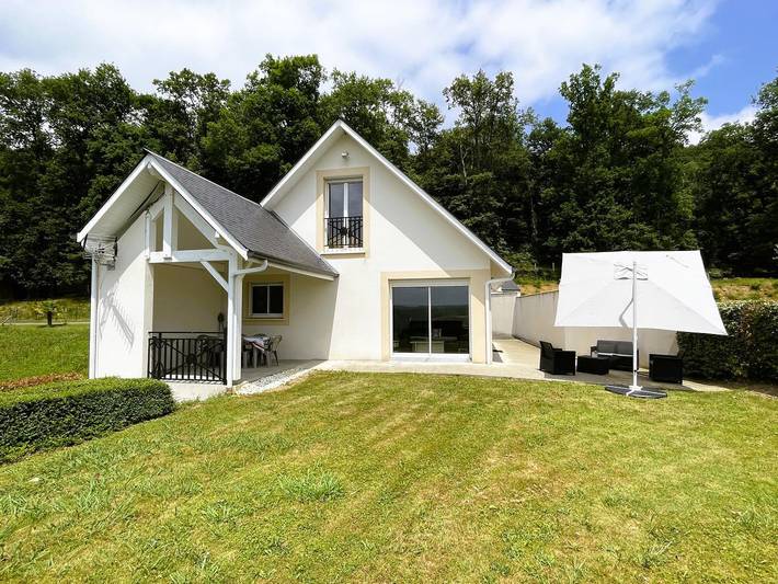 Gîte pour 4 personnes, avec Terrasse ainsi que Jardin et Piscine