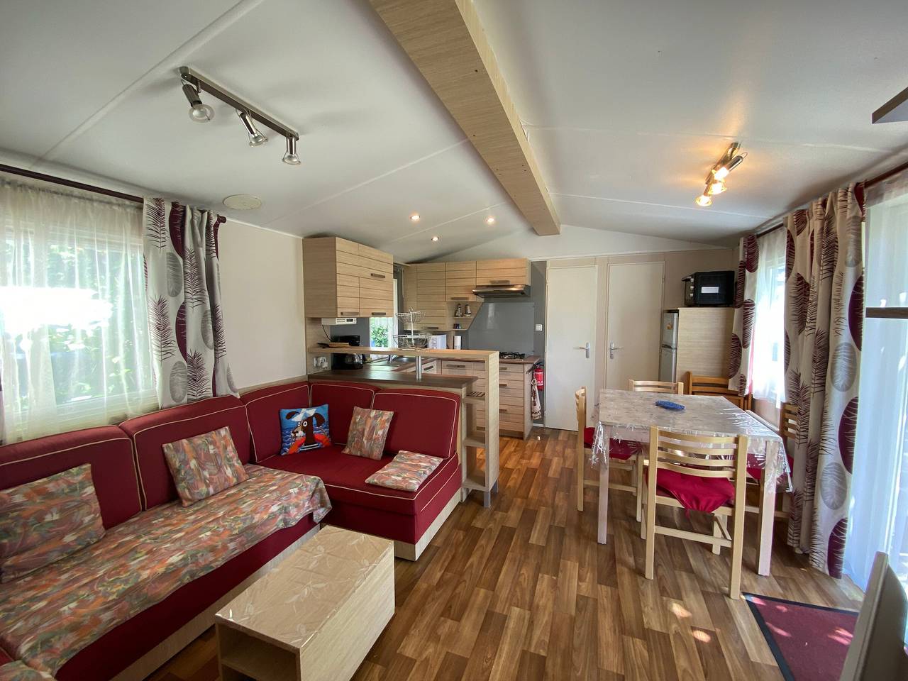 Mobil-home 3 chambres proche plage à Fouras, idéal 6 pers., équipement complet, calme assuré. in Fouras, Région de Rochefort