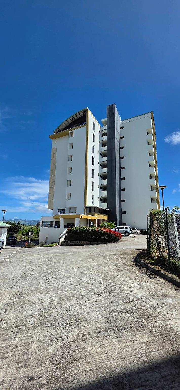 Apartamento entero, Apartamento acogedor en Fort-de-France con vista al mar y jardín in Martinica