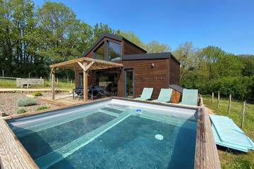 Cabane en bois pour 7 personnes, avec jacuzzi et jardin, animaux acceptés dans les Deux-Sèvres