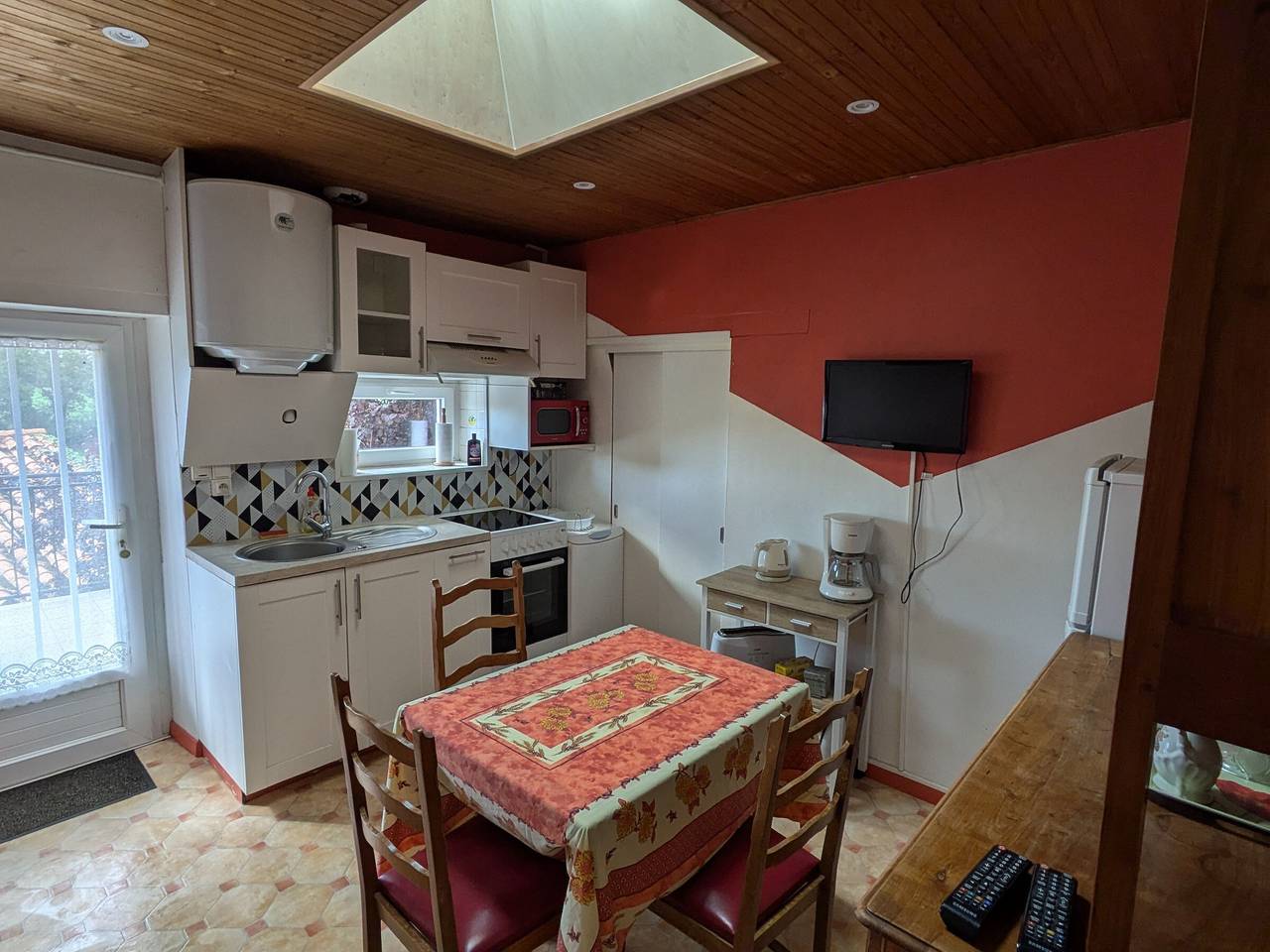Gîte rustique avec salle de jeux et animaux en campagne in Saint-Julien-des-Landes, Vallée de la Loire
