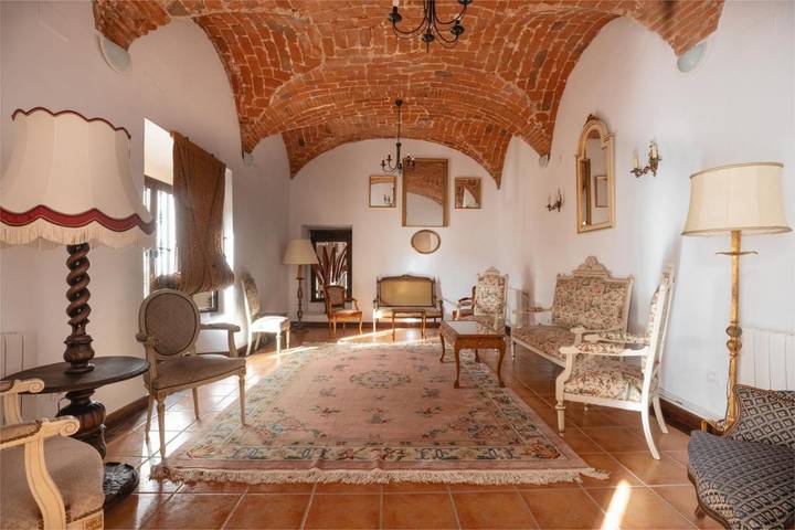 Hostal para 4 personas, con vistas además de balcón y jardín - 1