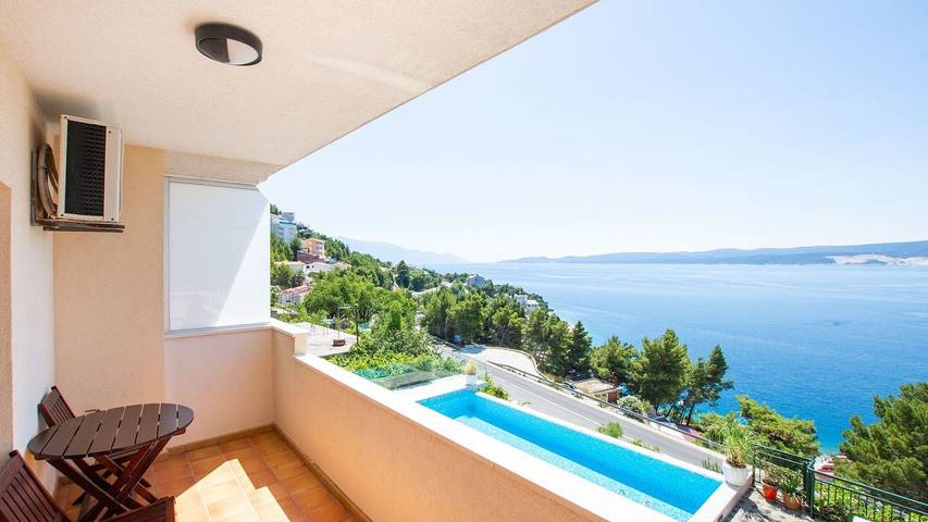 Apartament wakacyjny dla 4 osób, z basen i taras w Celina