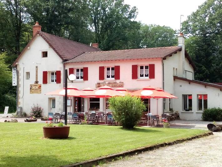 Hôtel pour 2 personnes, avec terrasse et vue à Isle-et-Bardais