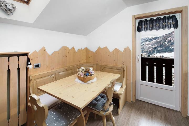 Apartamento inteiro, Apartamento 'Primavera 3' com Vista Montanha, Jardim Partilhado e Wi-Fi in Moena, Dolomiti Superski