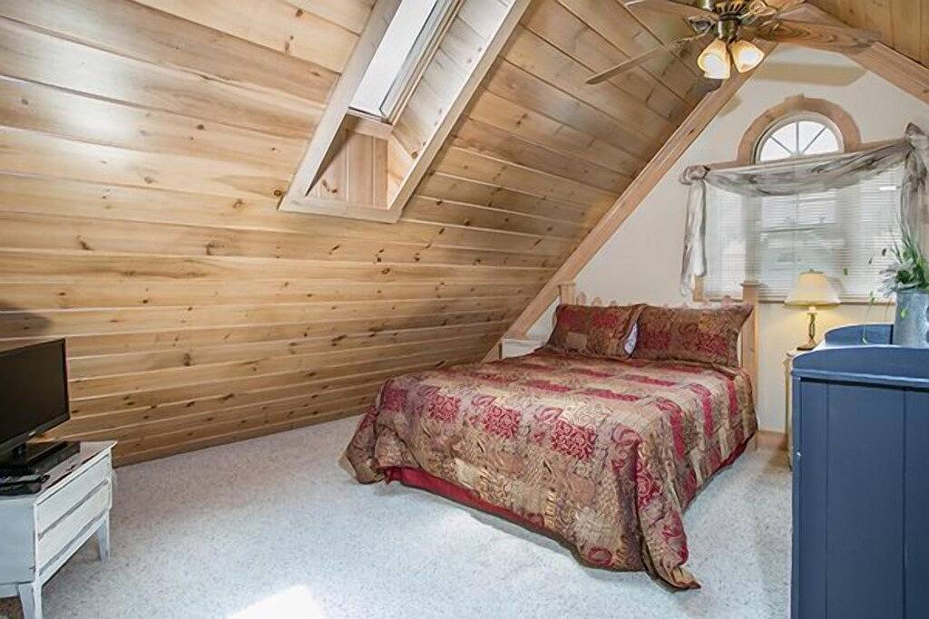 Delightful Cottage With Seasonal Pool/Hot Tub in Holmes County