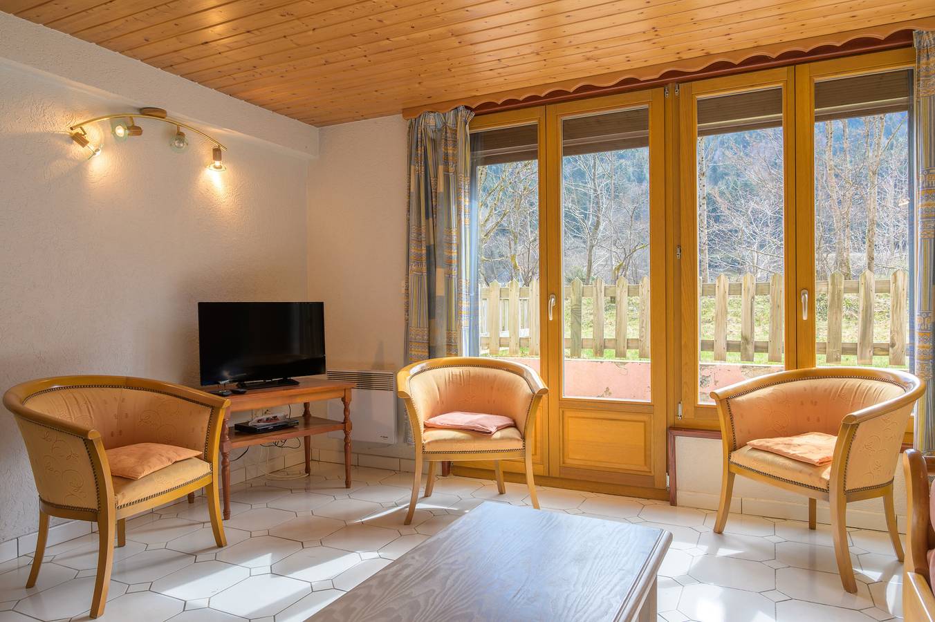 Appartement entier, Appartement "Rez De Jardin" avec vue sur les montagnes, terrasse privée et Wi-Fi in La Bresse, Parc naturel régional des Ballons des Vosges