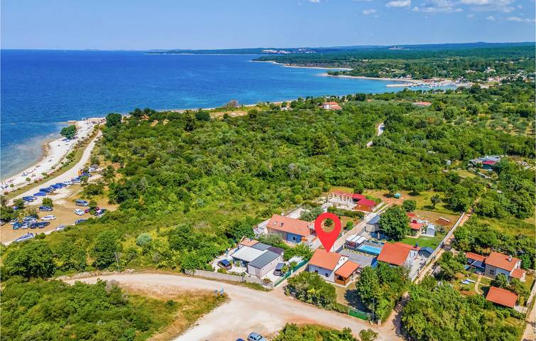 Ferienhaus für 6 Personen, mit Terrasse in Peroj