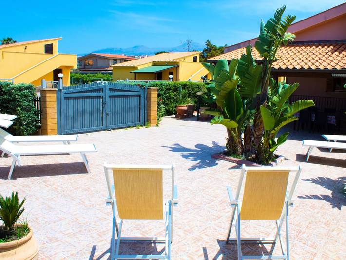 Location de vacances pour 8 personnes, avec jardin à Campofelice di Roccella - 2