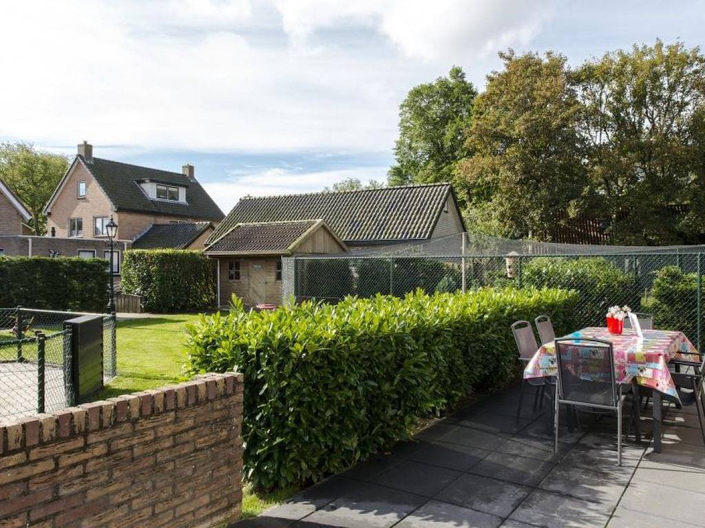 Ferienhaus in Nes mit Schwimmbecken in Nes, Westfriesische Inseln