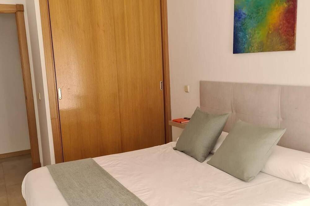 Entire apartment, Apartamento entero, amplio, sin escaleras, seguro, confortable. in San Sebastián de los Reyes, Madrid Province