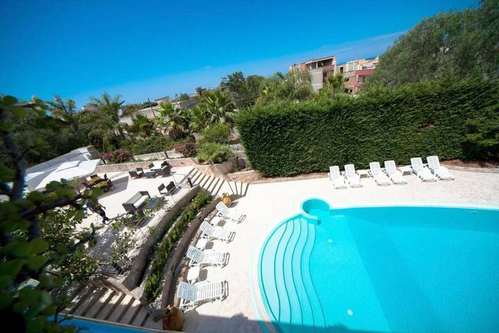 Chambre d’hôte pour 2 personnes, avec Terrasse et Jacuzzi ainsi que Jardin et Piscine à Parabita