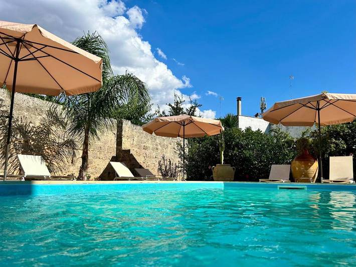 B&b per 4 persone, con terrazza e giardino nonché piscina a Surbo