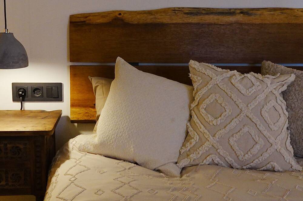 Private sea-view guest house, 2 bedrooms near Barcelona on a private estate in Supermaresme, Sant Andreu de Llavaneres