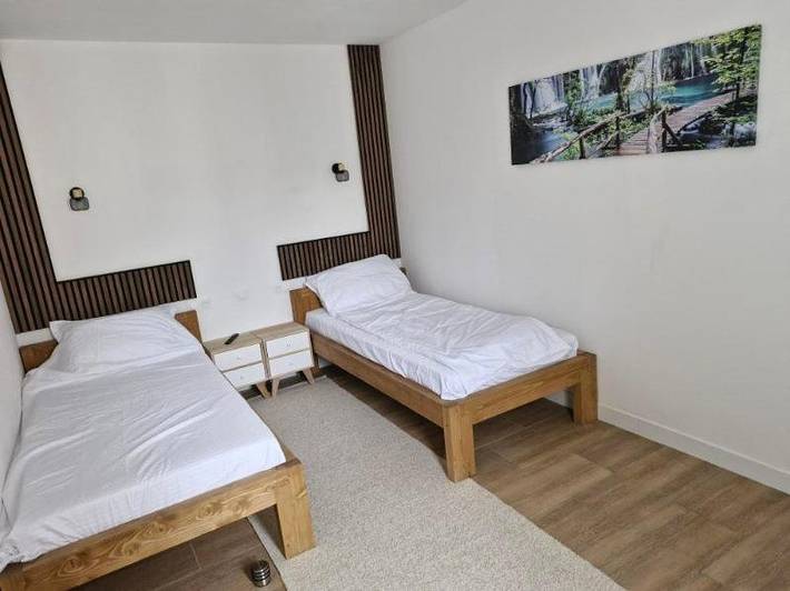 Gîte pour 6 personnes, avec terrasse et vue à Hauteville-Lompnes - 3
