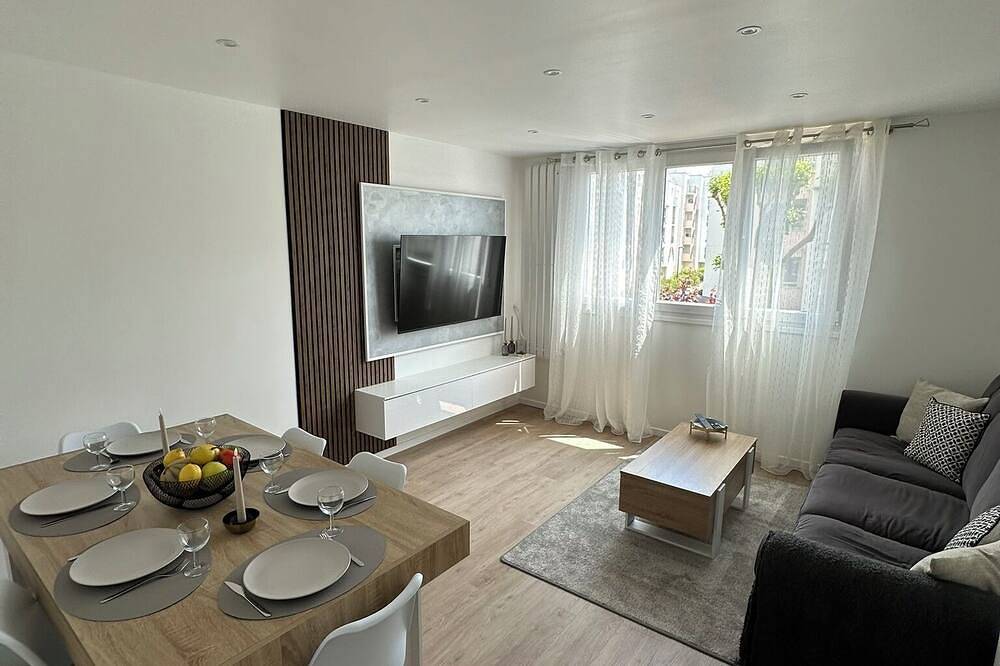 Entire apartment, Spacious 3-bedroom near Paris - Private parking - Netflix in Aubervilliers, Seine-Saint-Denis