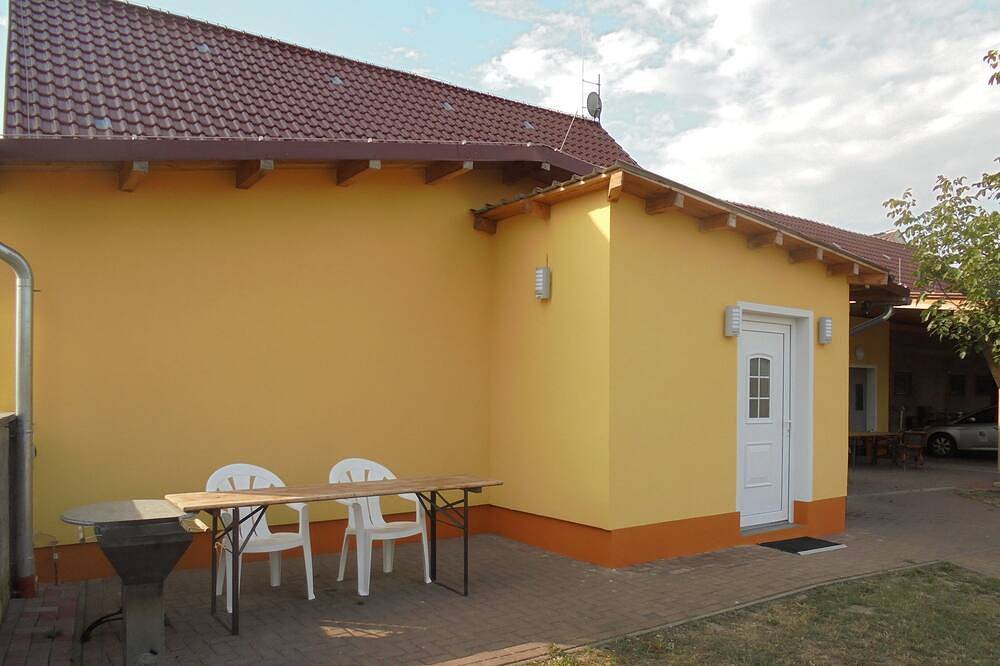 Ganze Wohnung, Ferienwohnung Hildegard modern eingerichtet und nahe Erholungsgebiet Kiebitz See in Falkenberg/Elster, Naturpark niederlausitzer heidelandschaft (Brandenburg)