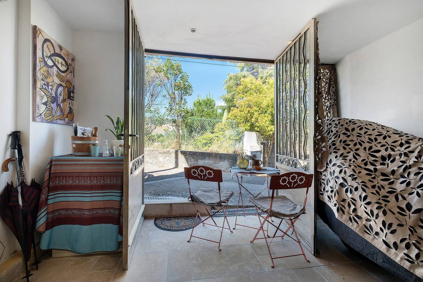 Appartement entier, Appartement 'Suzette' avec vue sur la montagne, Wi-Fi et climatisation in La Colle-sur-Loup, Côte méditerranéenne (France)