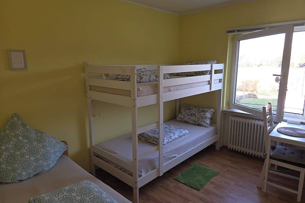 Ganze Wohnung, Park & Meer – 4 Zi. Ferienwohnung im Grünen | Balkon, Parkplatz | bis 9 Personen in Rostrup, Bad Zwischenahn