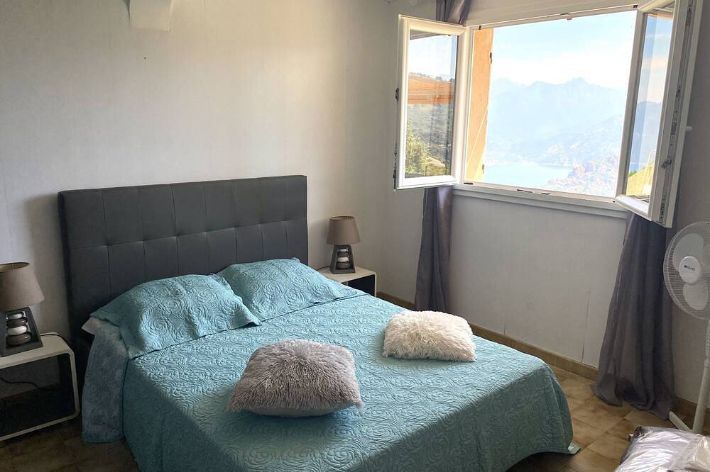 Appartement entier, Location d un rez de chaussée de villa sur les hauteurs de Piana in Piana, Région d'Ajaccio