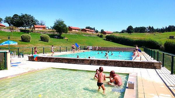 Chalet pour 42 personnes, avec terrasse, animaux acceptés en Haute-Loire - 2