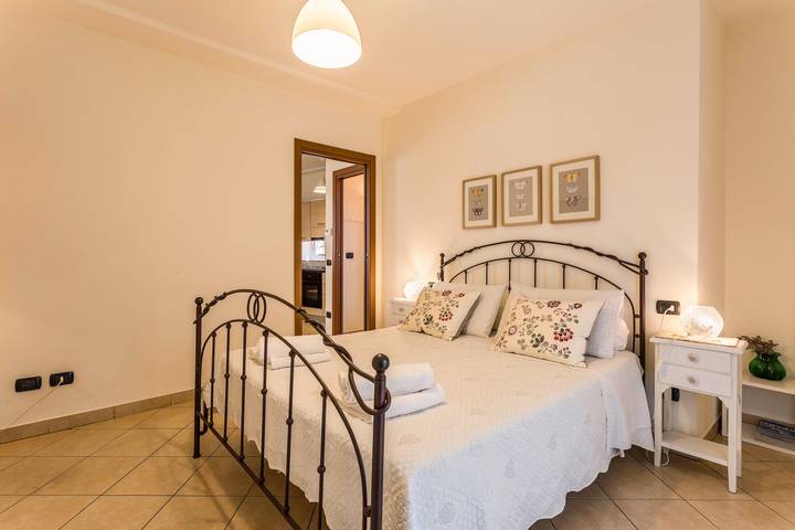 Casa vacanze "Il Nido" con vista sulle montagne, Wi-Fi, A/C e giardino in Brunate, Lago di Como