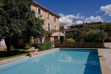 Gîte pour 8 personnes, avec jardin à Villes-sur-Auzon