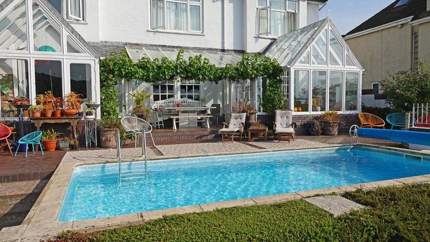 Holiday rental for 11 people, with terrace and pool in Dartmouth