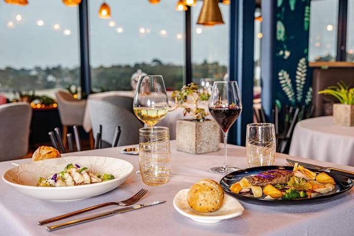 Hôtel pour 2 personnes, avec terrasse et vue, animaux acceptés dans Plage du Prieuré - 2