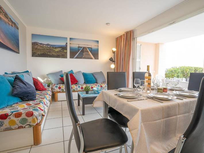 Gîte pour 6 personnes, avec jardin ainsi que piscine et terrasse dans Gare Du Dramont