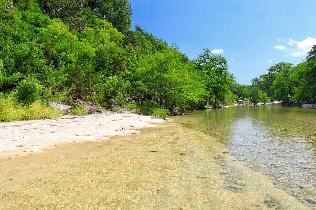Haus am Flussufer an der River Road in Concan, Uvalde County