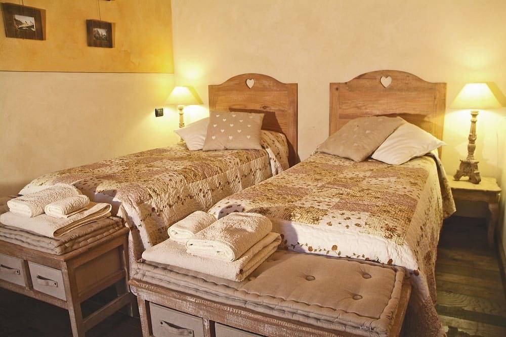 Entire apartment, Lovely apartment in Tuscany traditional, sunny and panoramic country side villa. in Pieve Fosciana, Garfagnana