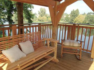 Location de vacances pour 10 personnes, avec jardin ainsi que vue et piscine à Bergerac
