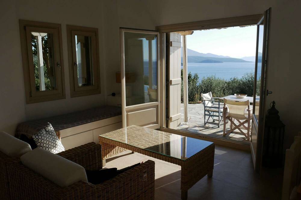Appartamento intero, Apartment No. 2 # for 3 adults or 2 adults + 2 children - panorama sea view in Monte Pelio